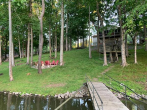 Beautiful Waterfront with Dock Firepit Hot tub